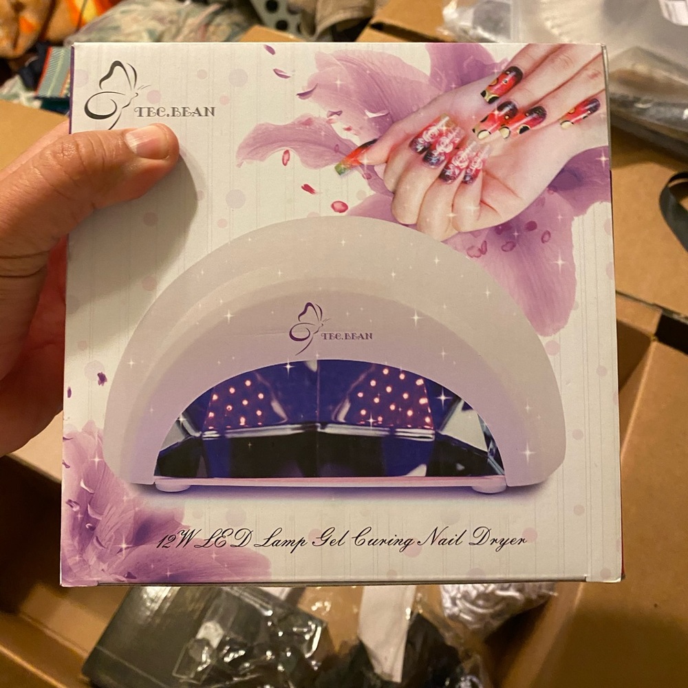 Nails dryer